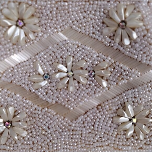 Vintage White Beaded Floral Evening Purse Gold Frame Handheld Clutch - Picture 5 of 11